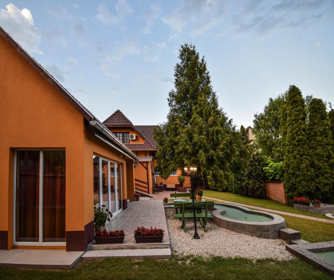 Gala Panzio Hotel Simontornya Exterior photo