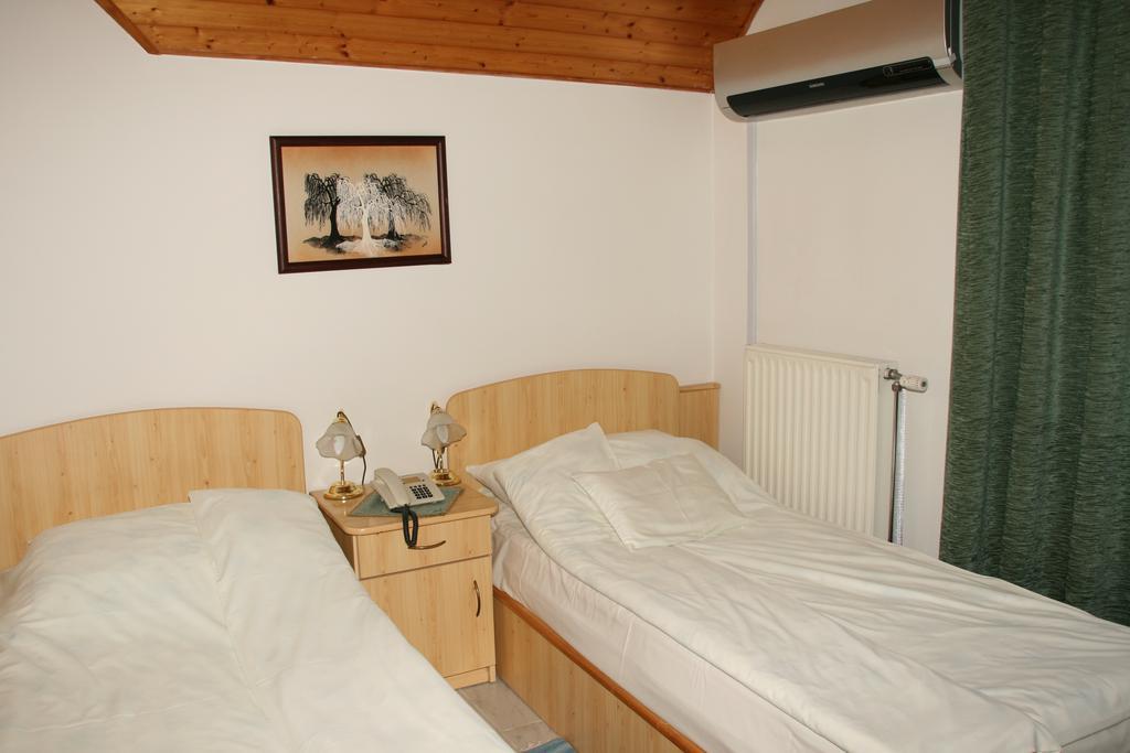 Gala Panzio Hotel Simontornya Room photo